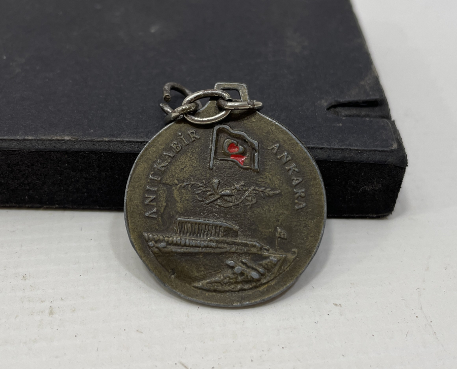 ATATÜRK'ÜN NAAŞININ ANITKABİR'E TAŞINMASI ANISINA BASTIRILMIŞ MADALYON