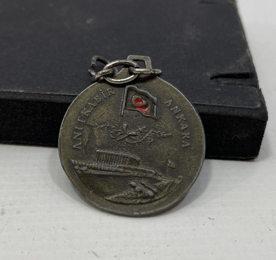 ATATÜRK'ÜN NAAŞININ ANITKABİR'E TAŞINMASI ANISINA BASTIRILMIŞ MADALYON