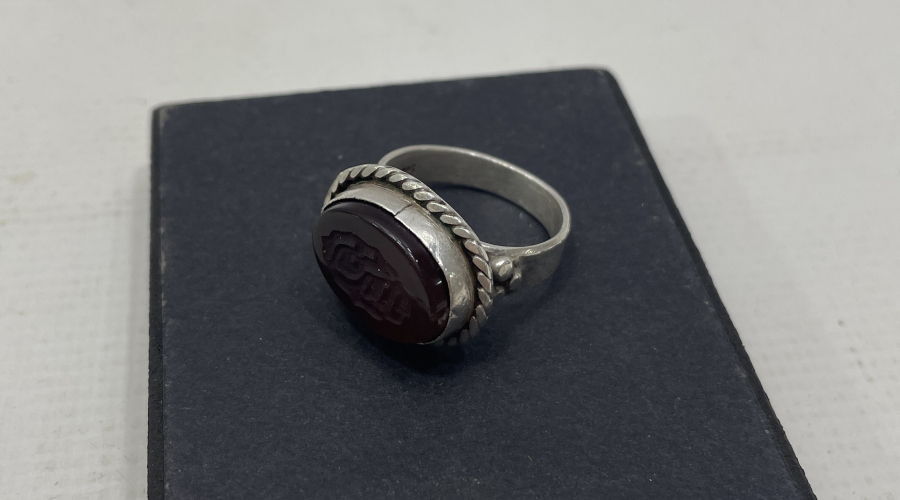 ÜZERİNDE YA HASAN YAZILI ÖZEL YAPIM AKİK TAŞLI GÜMÜŞ YÜZÜK