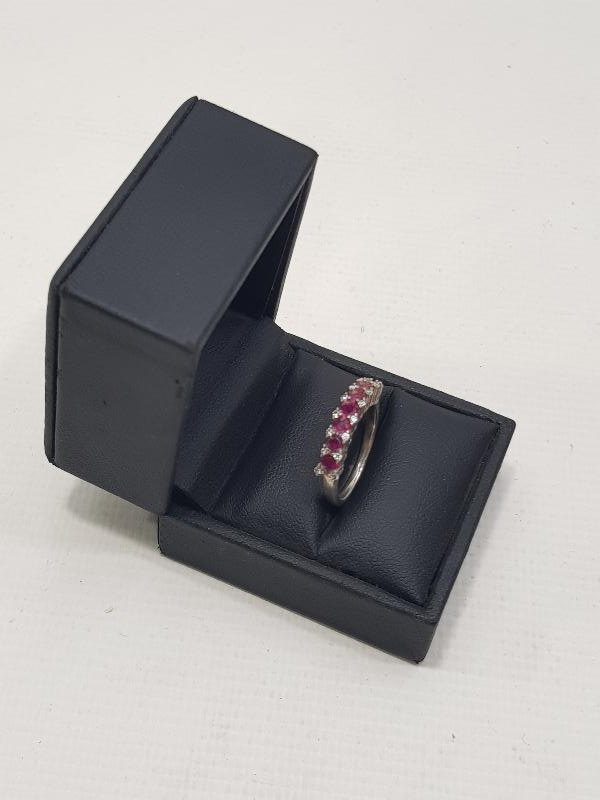 KIRMIZI TAŞLARLA SÜSLÜ GÜMÜŞ BAYAN YÜZÜK 