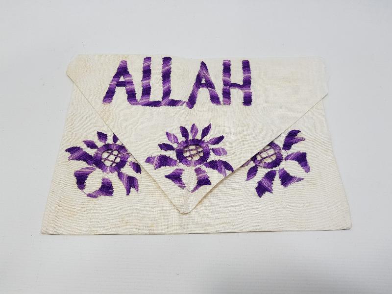 ÜZERİ ALLAH YAZILI EL İŞLEME KUR'AN-I KERİM ÇANTASI