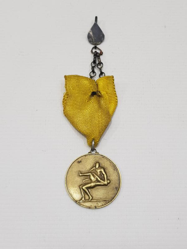 ÜZERİNDE OSMANLICA TARİH BULUNAN GÜREŞ MADALYASI