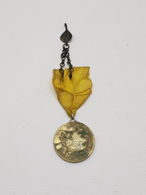 ÜZERİNDE OSMANLICA TARİH BULUNAN GÜREŞ MADALYASI