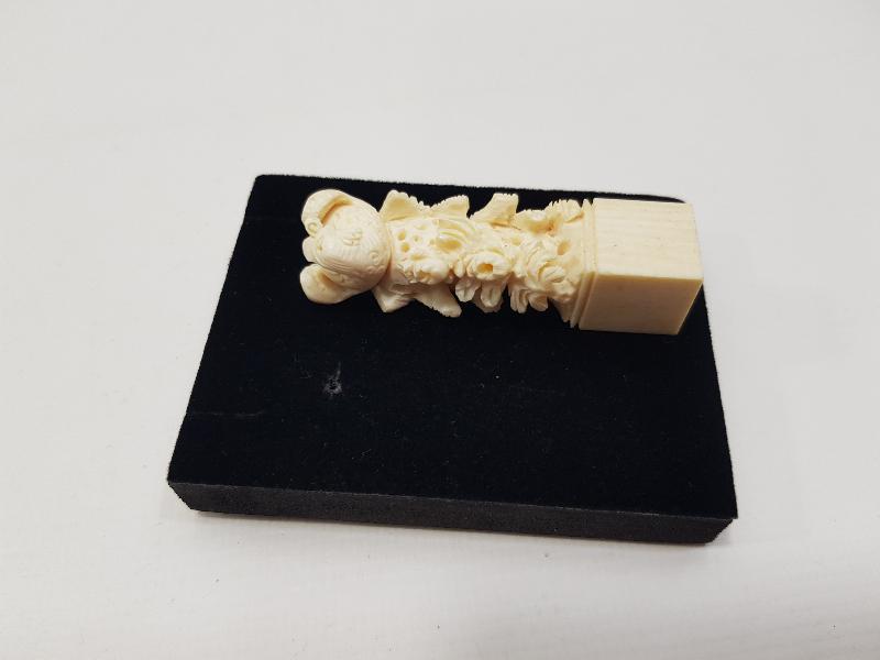 ANTİKA FİL DİŞİ MASA ÜSTÜ OBJESİ 