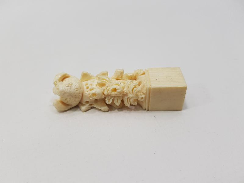 ANTİKA FİL DİŞİ MASA ÜSTÜ OBJESİ 