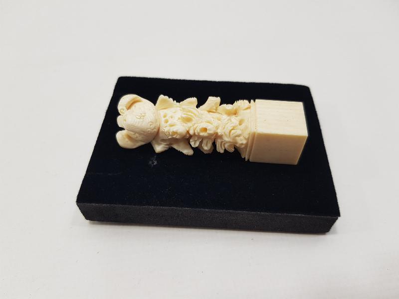 ANTİKA FİL DİŞİ MASA ÜSTÜ OBJESİ 