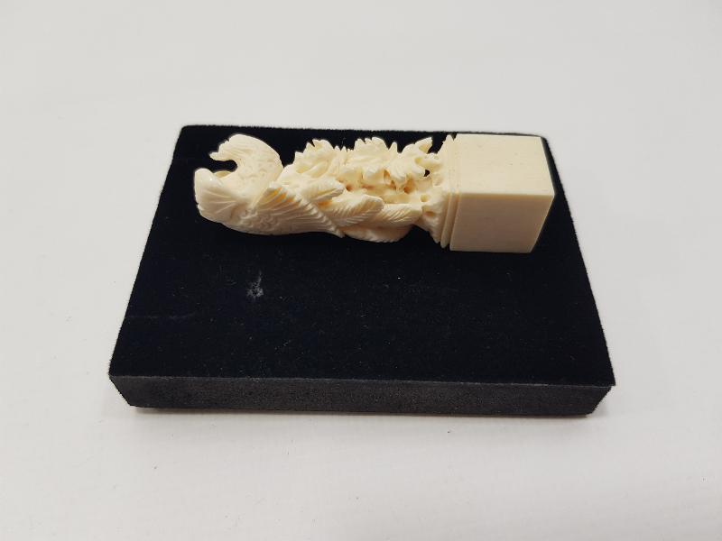 ANTİKA FİL DİŞİ MASA ÜSTÜ OBJESİ 