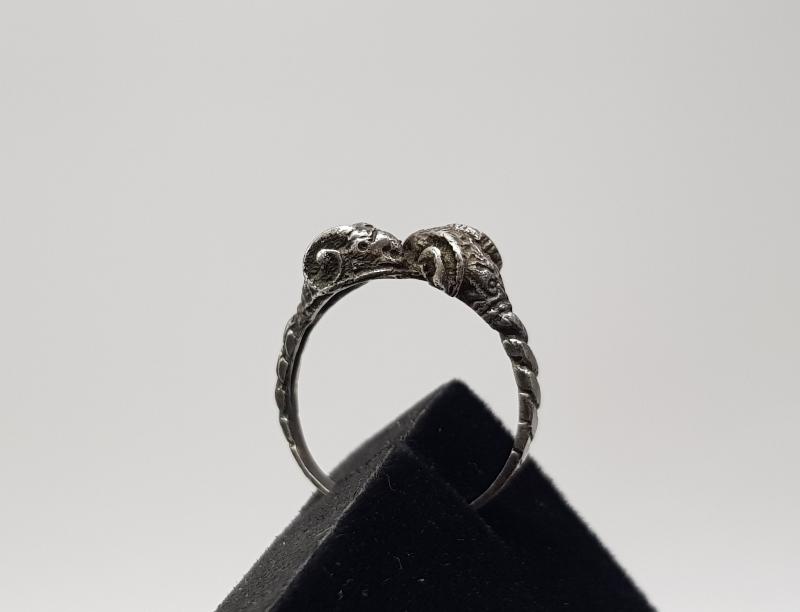 KOÇ FORMLU GÜMÜŞ YÜZÜK 