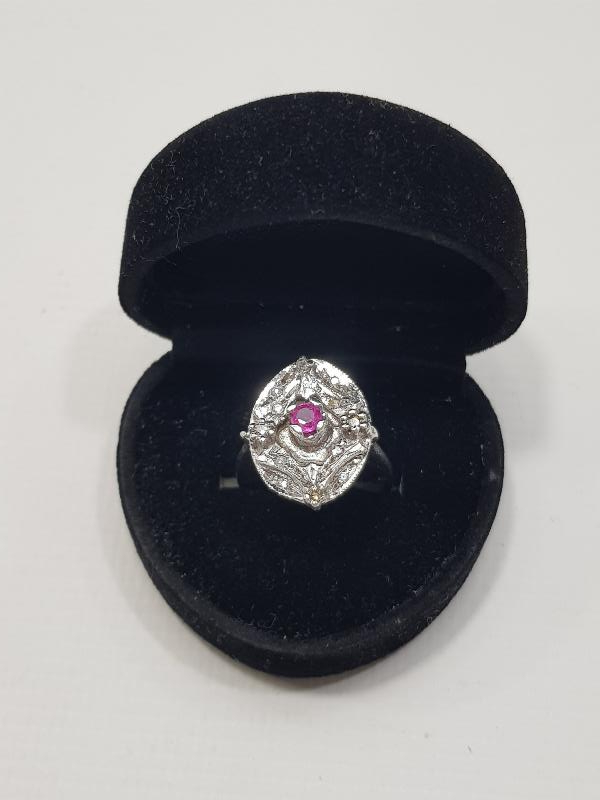 ORTASI YAKUT TAŞLI PIRLANTA YÜZÜK 