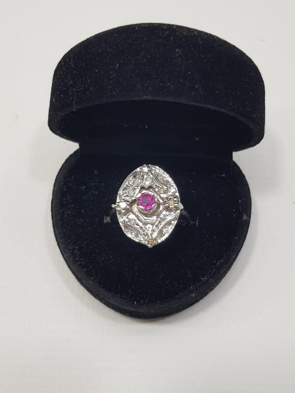 ORTASI YAKUT TAŞLI PIRLANTA YÜZÜK 