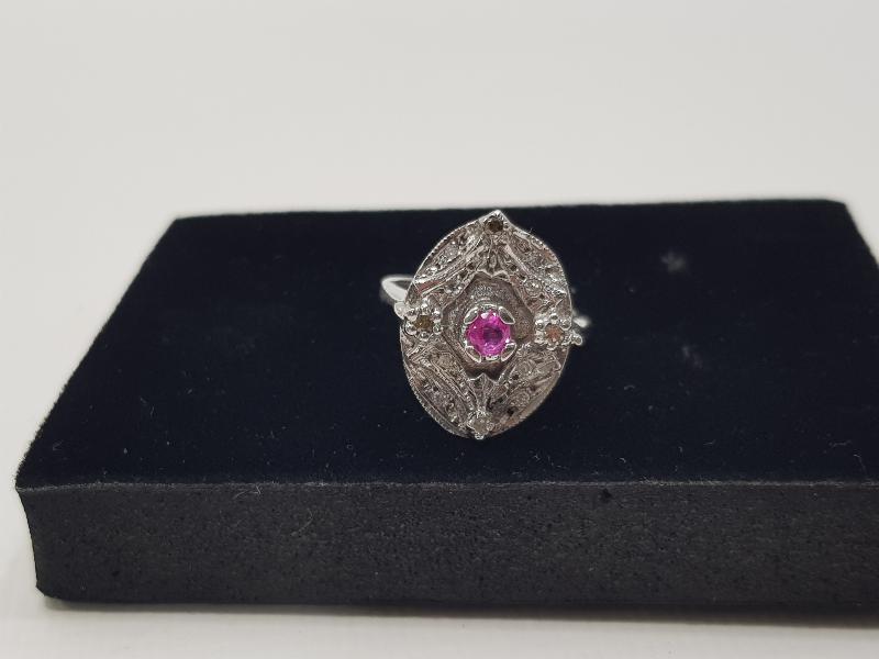 ORTASI YAKUT TAŞLI PIRLANTA YÜZÜK 