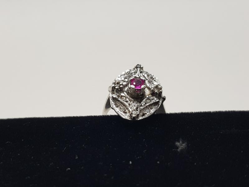 ORTASI YAKUT TAŞLI PIRLANTA YÜZÜK 