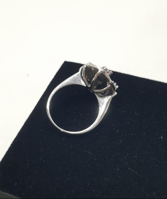 ORTASI YAKUT TAŞLI PIRLANTA YÜZÜK 