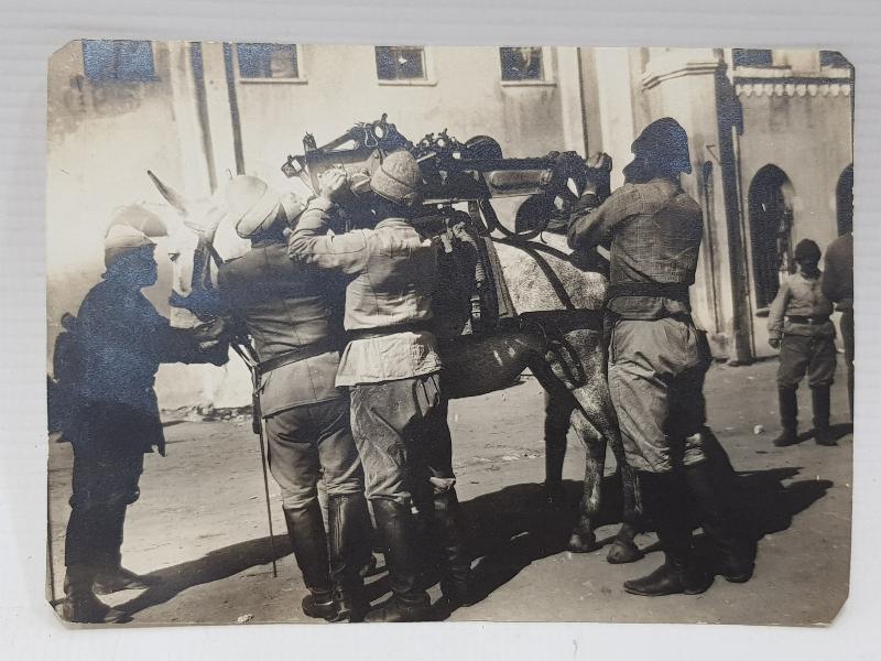 ÇANAKKALE SAVAŞI TÜRK ASKERLER KATIRA AĞIR SİLAH YÜKLERKEN