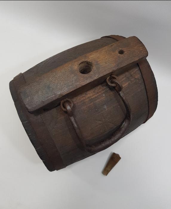 OSMANLI DÖNEMİ GEMİ TOPLARI İÇİN ÜZERİ AY YILDIZLI NADİR BARUT FIÇISI