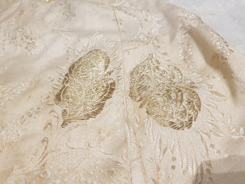 OSMANLI DÖNEMİ ALTIN SIRMA İŞLEMELİ İPEK ELMASİYE ELBİSE