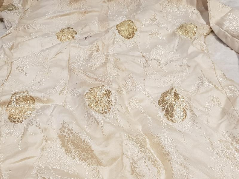 OSMANLI DÖNEMİ ALTIN SIRMA İŞLEMELİ İPEK ELMASİYE ELBİSE