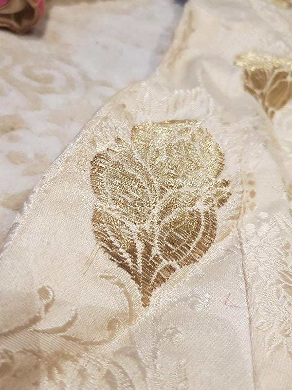 OSMANLI DÖNEMİ ALTIN SIRMA İŞLEMELİ İPEK ELMASİYE ELBİSE