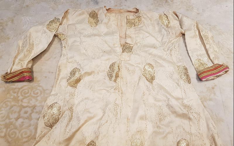OSMANLI DÖNEMİ ALTIN SIRMA İŞLEMELİ İPEK ELMASİYE ELBİSE