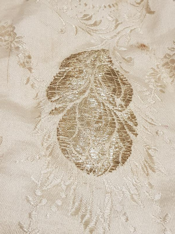 OSMANLI DÖNEMİ ALTIN SIRMA İŞLEMELİ İPEK ELMASİYE ELBİSE