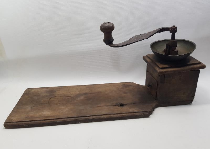 OSMANLICA YAZILI VE DAMGALI NADİR OTURAK KAHVE DEĞİRMENİ