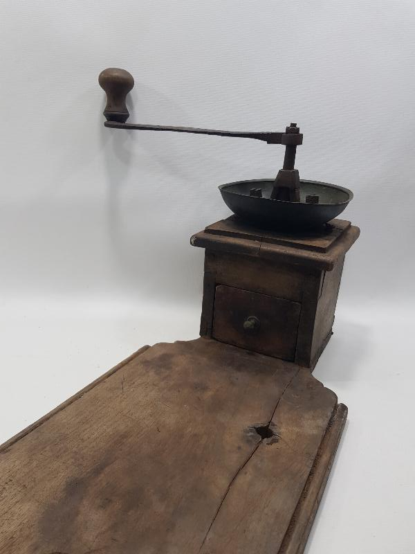 OSMANLICA YAZILI VE DAMGALI NADİR OTURAK KAHVE DEĞİRMENİ