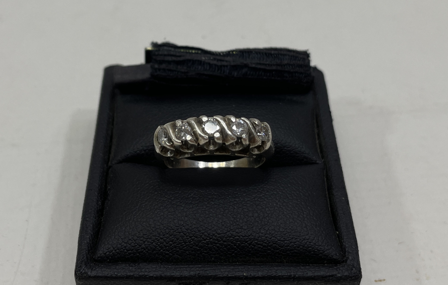 5 TAŞ ANTİKA PIRLANTA YÜZÜK