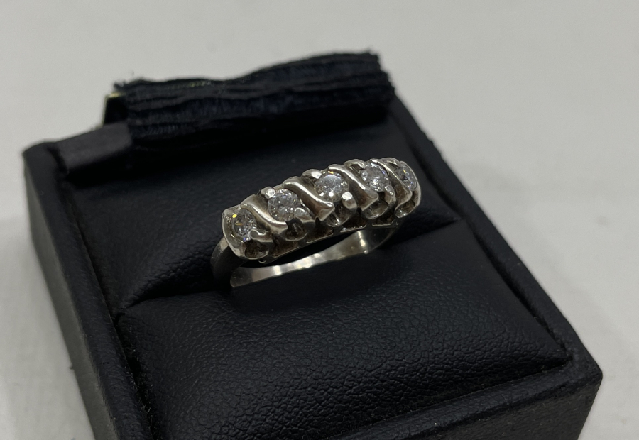 5 TAŞ ANTİKA PIRLANTA YÜZÜK