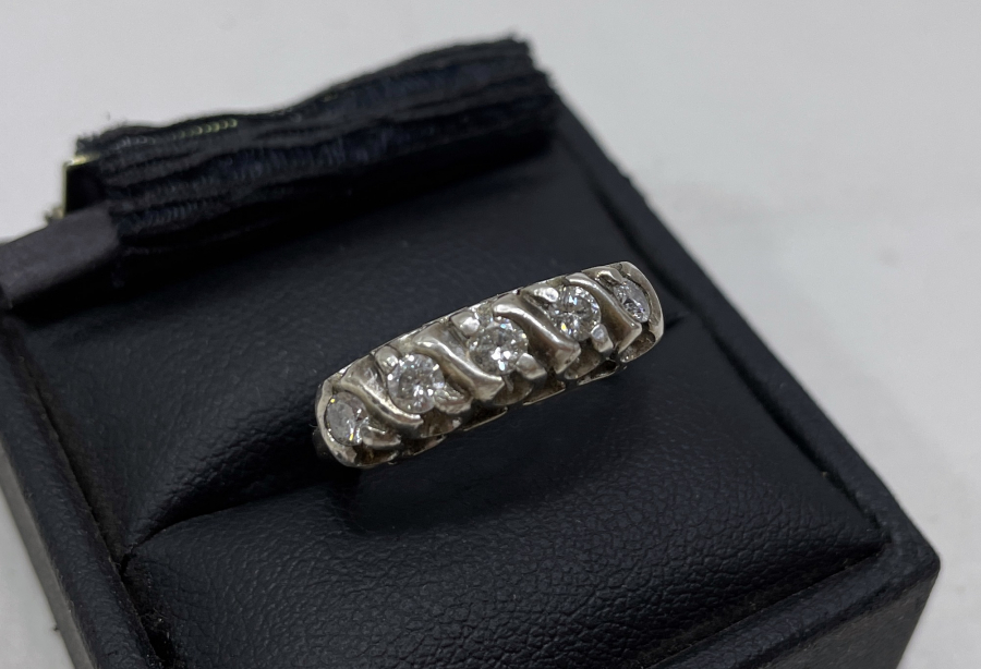 5 TAŞ ANTİKA PIRLANTA YÜZÜK