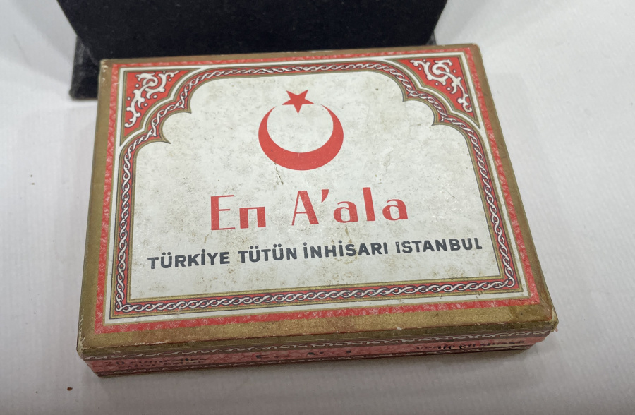 CUMHURİYET BAŞLARI KUTUSUNDA DOLU NADİR SİGARA PAKETİ