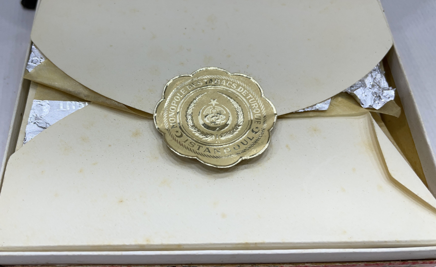 CUMHURİYET BAŞLARI KUTUSUNDA DOLU NADİR SİGARA PAKETİ