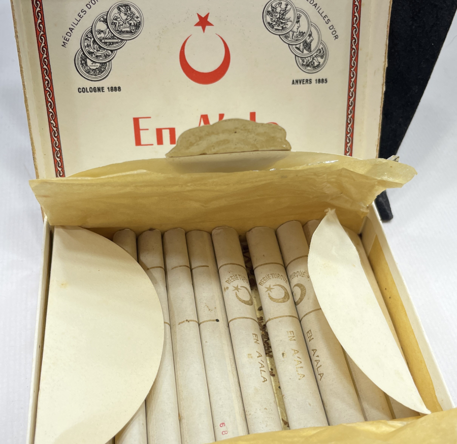 CUMHURİYET BAŞLARI KUTUSUNDA DOLU NADİR SİGARA PAKETİ