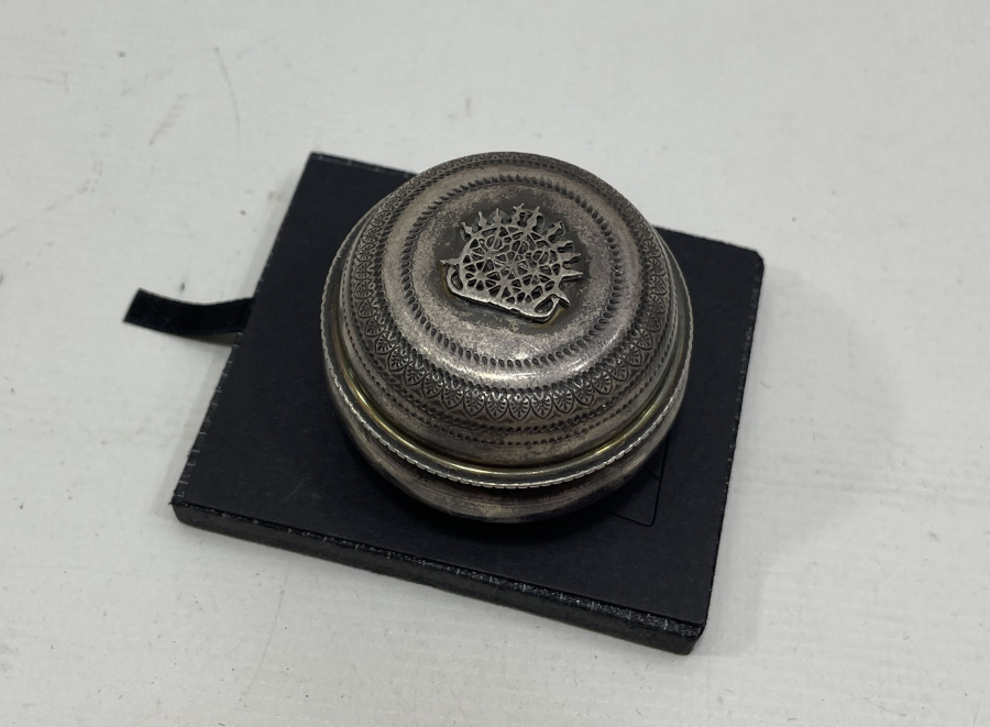 İÇİ ALTIN VERMEYLİ ANTİKA GÜMÜŞ KAPAKLI KUTU