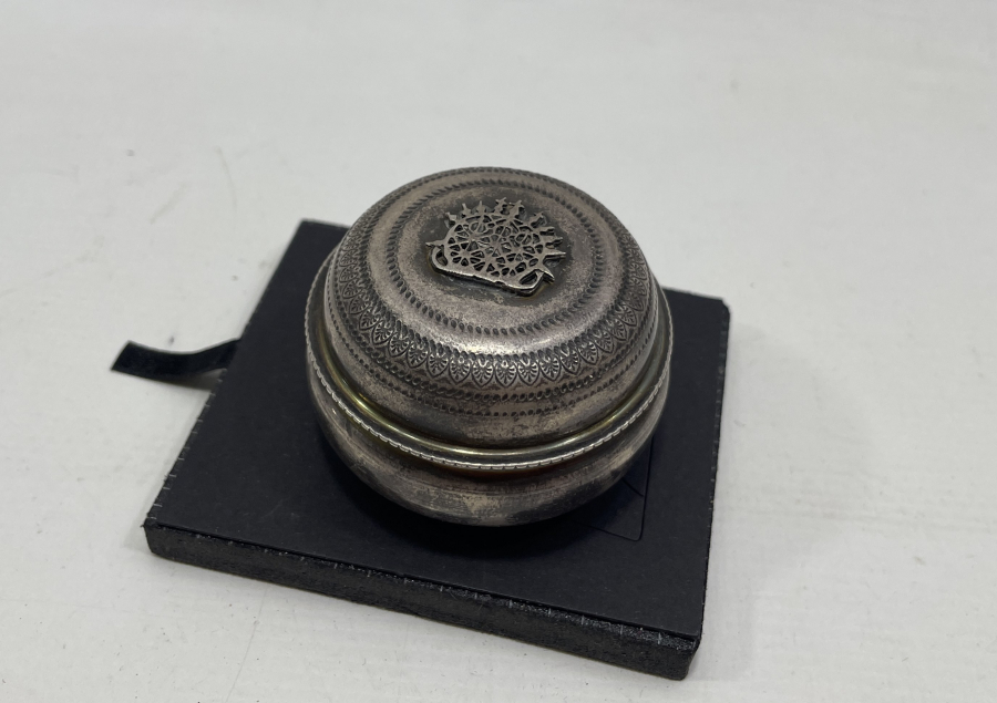 İÇİ ALTIN VERMEYLİ ANTİKA GÜMÜŞ KAPAKLI KUTU