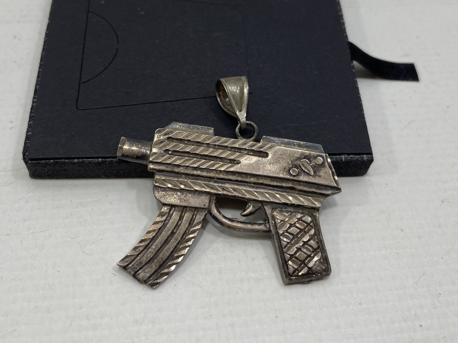 MAKİNELI TÜFEK FORMUNDA GÜMÜŞ KOLYE UCU