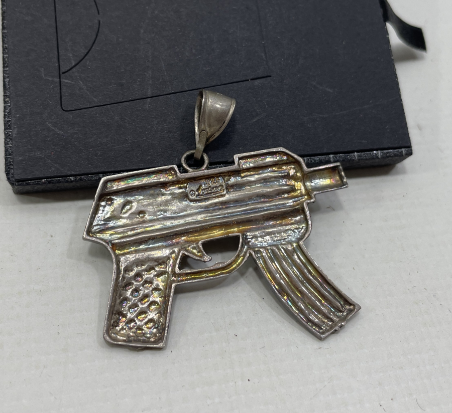 MAKİNELI TÜFEK FORMUNDA GÜMÜŞ KOLYE UCU