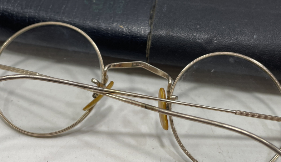 ORJİNAL KABINDA ALTIN KAPLAMA ANTİKA GÖZLÜK