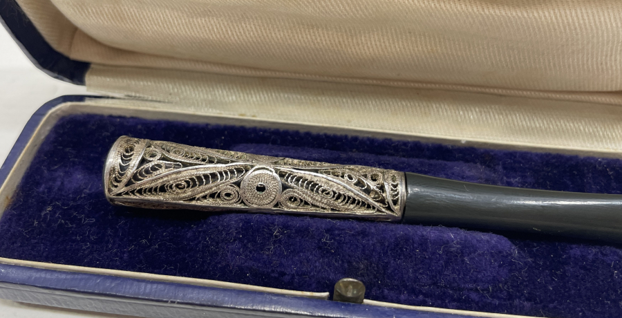 ORJİNAL KUTUSUNDA OSMANLI DÖNEMİ TELKARİ İŞÇİLİKLİ GÜMÜŞ SİGARA AĞIZLIĞI