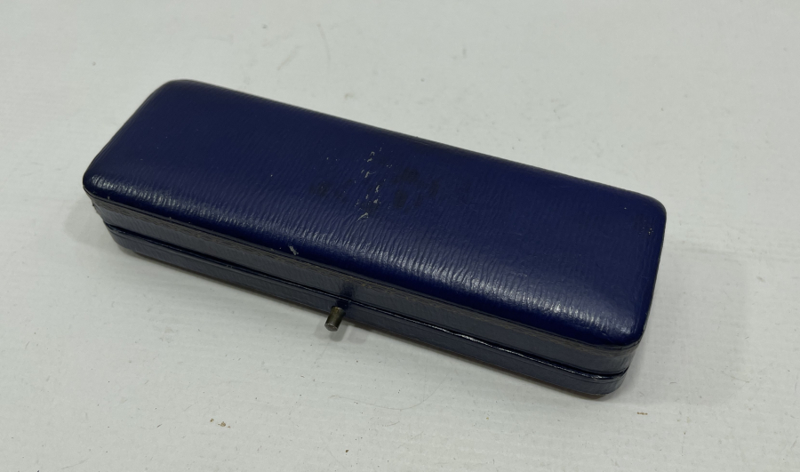 ORJİNAL KUTUSUNDA OSMANLI DÖNEMİ TELKARİ İŞÇİLİKLİ GÜMÜŞ SİGARA AĞIZLIĞI