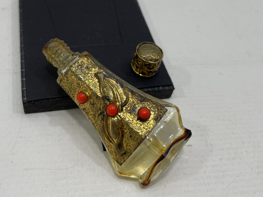 OSMANLI DÖNEMİ ALTIN VERMEYLİ VE MERCAN TAŞLI PARFÜM ŞİŞESİ