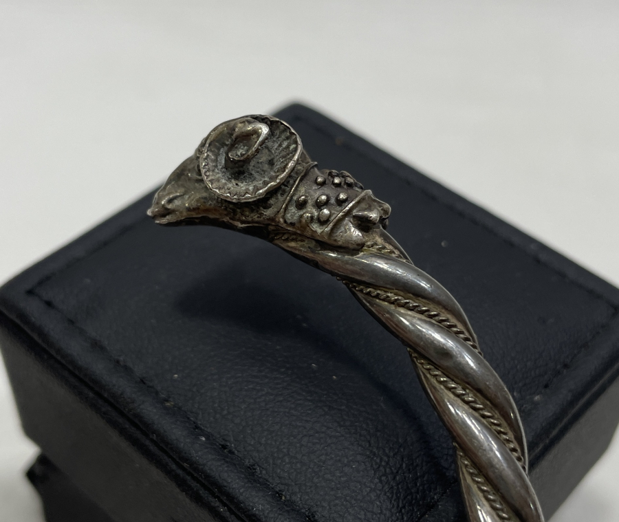 OSMANLI DÖNEMİ KOÇ BAŞLI GÜMÜŞ BİLEZİK - PAZUBEND