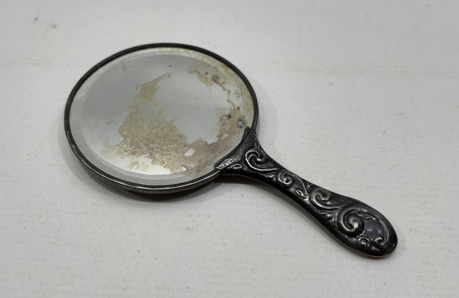 ÜZERİ KABARTMA İŞÇİLİKLİ GÜMÜŞ EL AYNASI