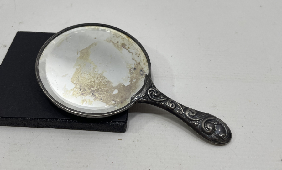 ÜZERİ KABARTMA İŞÇİLİKLİ GÜMÜŞ EL AYNASI