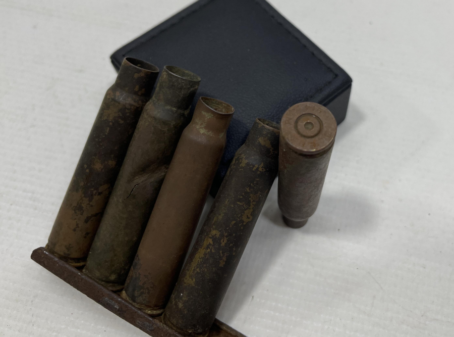 1. DÜNYA SAVAŞI DÖNEMİ ŞARJÖRÜNDE MAVZER MERMİSİ KOVANLARI