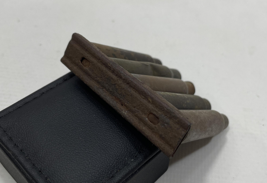 1. DÜNYA SAVAŞI DÖNEMİ ŞARJÖRÜNDE MAVZER MERMİSİ KOVANLARI