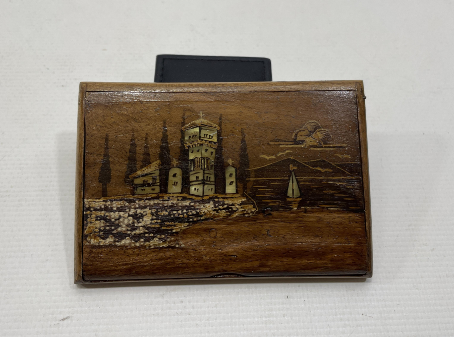 İÇİNDE MEŞRUTİYET SANCAĞI BULUNAN OSMANLI DÖNEMİ RUM İŞİ TÜTÜN TABAKASI