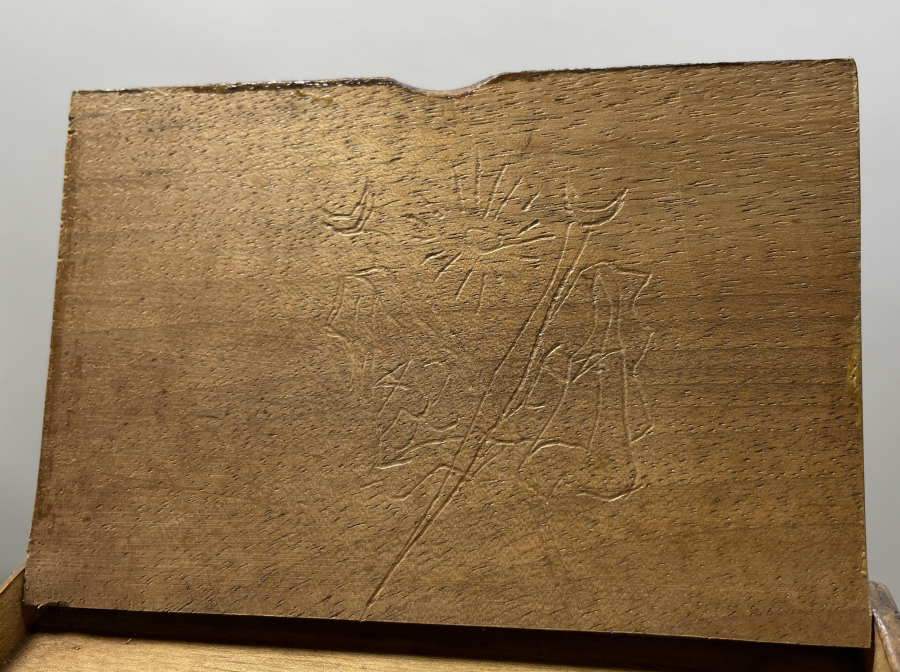 İÇİNDE MEŞRUTİYET SANCAĞI BULUNAN OSMANLI DÖNEMİ RUM İŞİ TÜTÜN TABAKASI