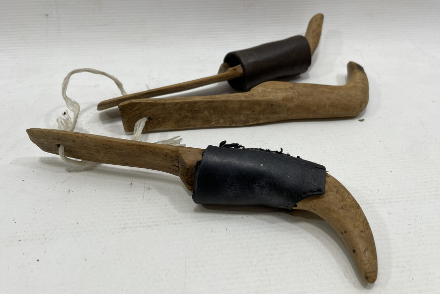 OSMANLI DÖNEMİ DERİ APLİKLİ AHŞAP ELLİK LOTU