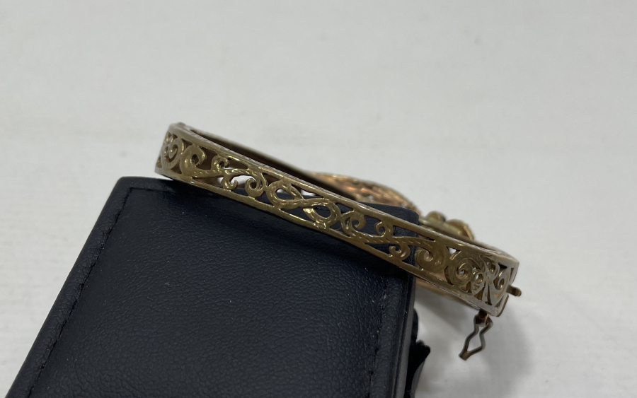 ÜZERİ ELMAS TAŞLI BİLEZİK