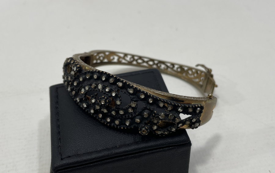 ÜZERİ ELMAS TAŞLI BİLEZİK